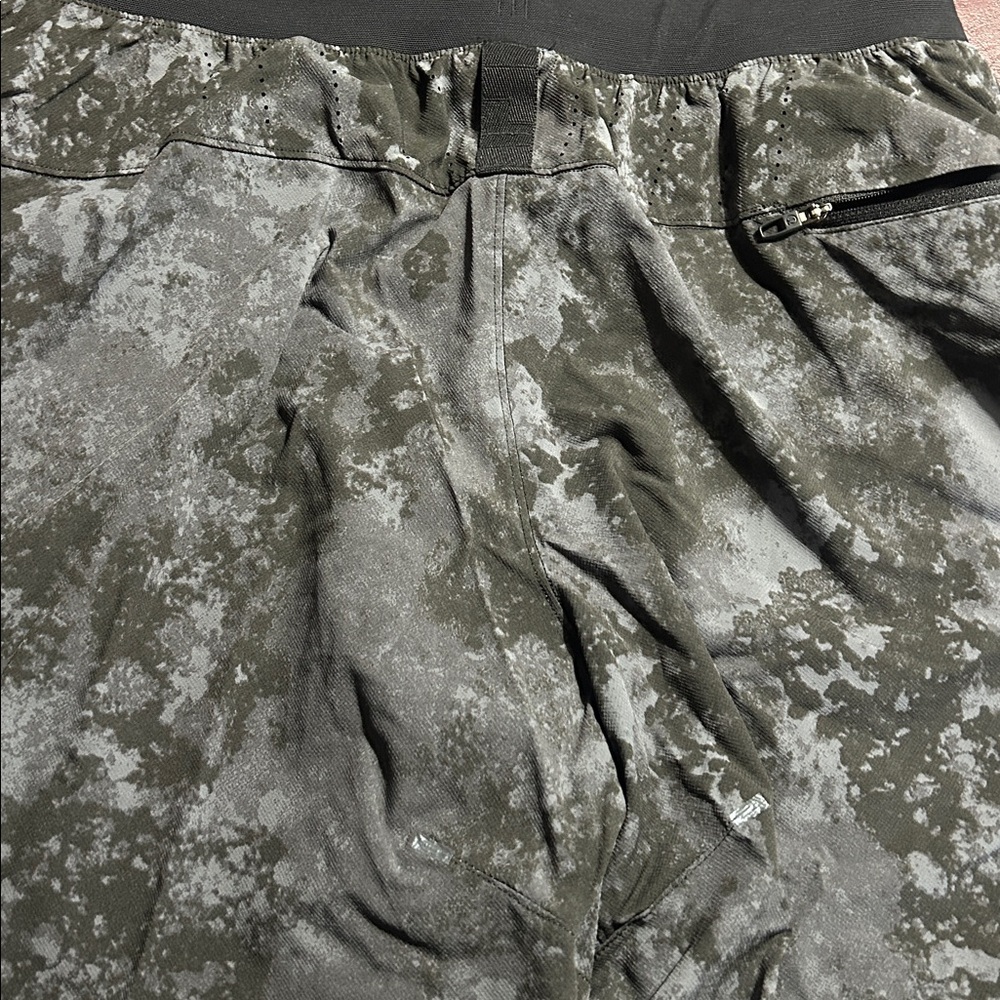 Lululemon 7” shorts - Picture 4 of 4